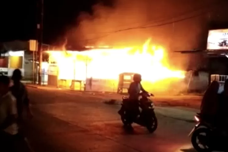 RM Nasi Goreng di Jalan By Pass Padang Hangus Terbakar, Kerugian 250 Juta