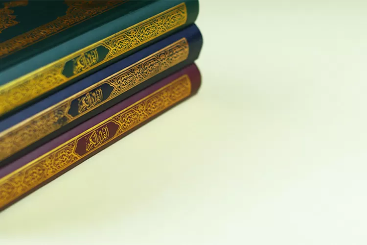 (Ilustrasi) Kitab Ihya' Ulumuddin adalah sebuah karya monumental yang terkenal di seluruh dunia Islam. Kitab ini membahas berbagai macam topik terkait dengan agama Islam, dan menjadi sumber inspirasi dan motivasi bagi para santri untuk meningkatkan keimanan dan ketaqwaan kepada Allah SWT. Meskipun t (unsplash/aqwam jembatan ilmu)