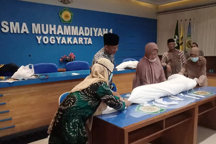 Praktik pelatihan perawatan jenazah yang digelar SMA Muhi Yogya. (Humas SMA Muhi Yogya)