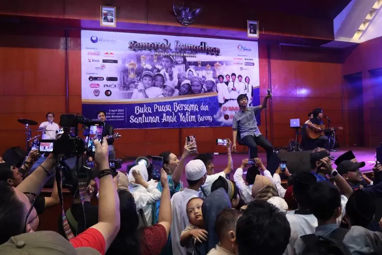 D'Massiv tampil di Hotel Bidakara, semarakkan Ramadhan sekaligus hibur anak yatim. (istimewa)