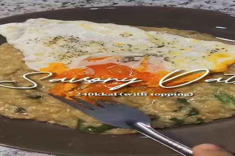 Bubur Oat Ini bisa kamu ajdikan referensi makan oat dengan citarasa yang savory (@yunitaaaab| Easy Healthy Meal/Tiktok)
