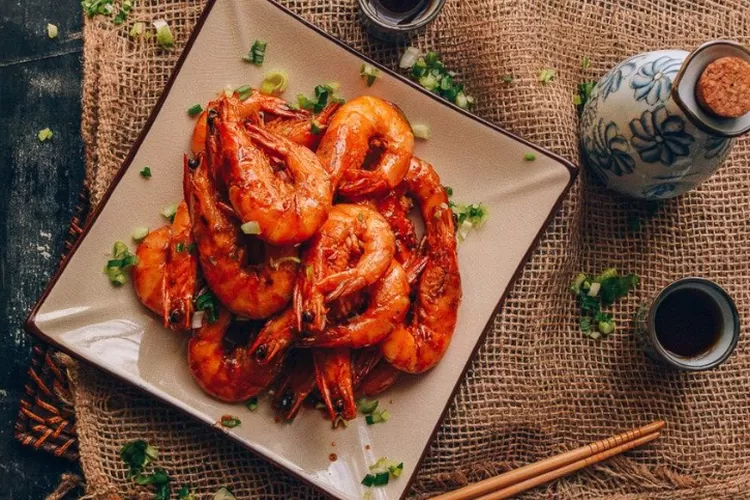 Ini dia resep Udang Saus Padang ( thewoksoflife.com)