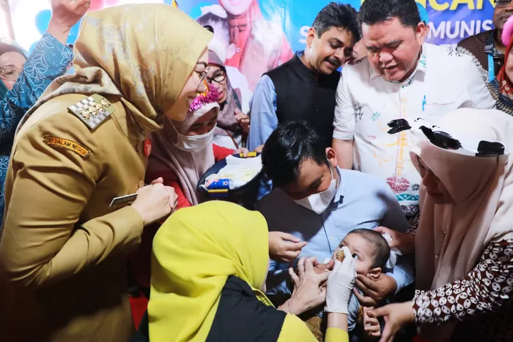 Bupati Purwakarta Anne Ratna Mustika saat PIN Polio. (Diskominfo Purwakarta)