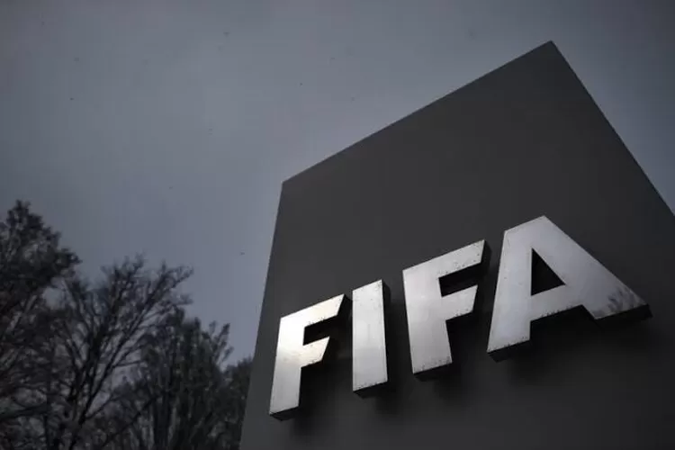 Sanksi yang diberikan oleh FIFA kepada Presiden klub Persikabo 1973 Bimo Wirjasoekarta. (fifa.com)