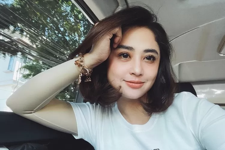 Dewi Perssik sebut akun Instagram miliknya kerap hilang, ia sebut tidak masalah karena dunia maya adalah dunia tipu-tipu (Instagram @dewiperssik9)