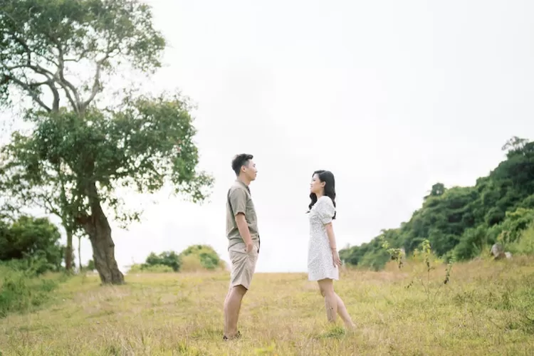 Ilustrasi pasangan introvert dan ekstrovert ( https://pexels.com/@jlimproject)