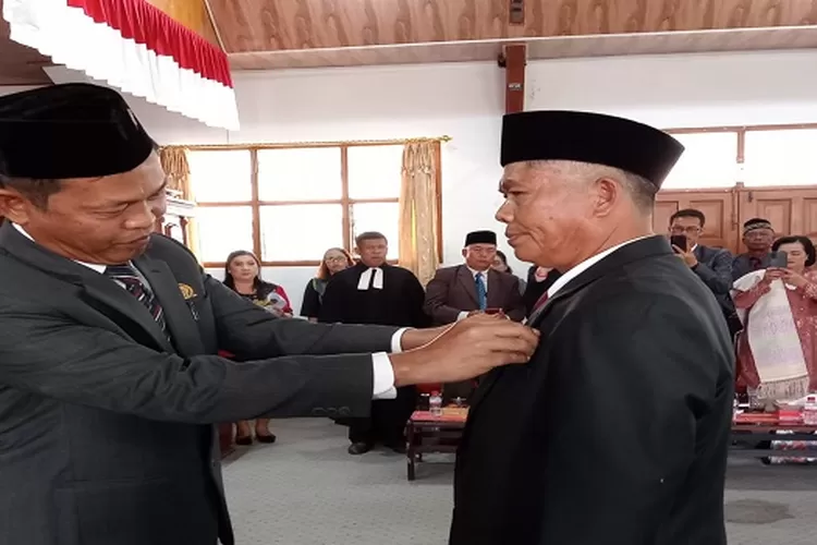 Pelantikan Parel Nababan PAW Anggota DPRD Taput (Realitasonline/MN)