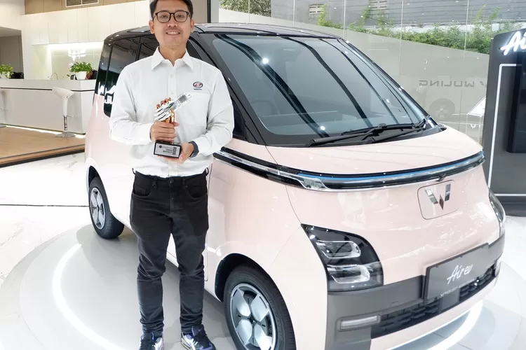 Air ev selaku kendaraan listrik pertama Wuling Motors (Wuling) di Indonesia, berhasil meraih penghargaan  (Wuling Motors)