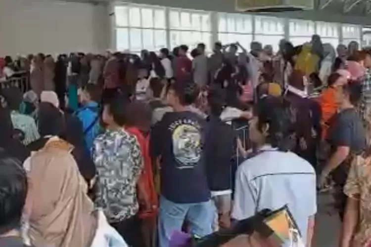 Seorang supir travel dan penjemput jemaah umroh berkelahi di Bandara Internasional Lombok