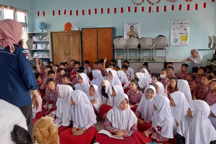 Peradi Palembang melakukan penyuluhan hukum Program BPHN Mengasuh  di mendapat pengakuan dari siswa SD bahwa mereka sudah pernah terlibat tawuran sarungan. Yang diundang via medsos. Tapi, mereka hanya luka-luka. Tidak sampai meninggal. Penyuhan dilaksanakan Rabu (5/4/2023 tak sampai jatuh korban.    (istimewa)