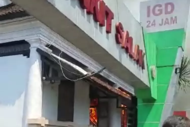 Kebakaran RS Salak Kota Bogor, hanya beberapa meter dari pintu utama Istana Bogor. (tangkapan layar.)
