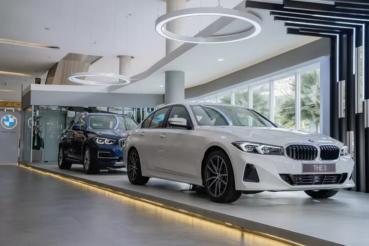 BMW Studio SoMa menghadirkan BMW 320i M Sport dan BMW X5 xDrive40i (BMW Indonesia)