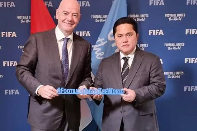 Erick Thohir bersama Presiden FIFA