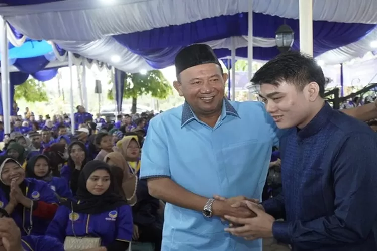 Syah Afandin saat bersama kader NasDem di Langkat (Realitasonline/AA)