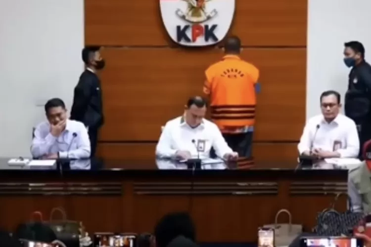 Uang haram Rafael Alun Trisambodo diduga mengalir ke 25 artis, Selebgram dan Grup Band ternama di tanah air. Rafael Alun kini ditahan KPK. (Foto: Tiktok @alefbettv)