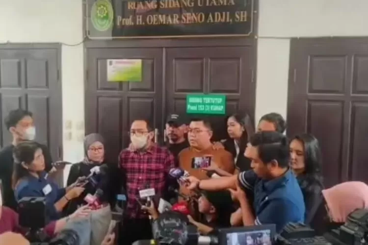 Jonathan Latumahina, ayah David Ozora, hadir di persidangan AG, pacar Mario Dandy, sebagai saksi di PN Jakarta Selatan