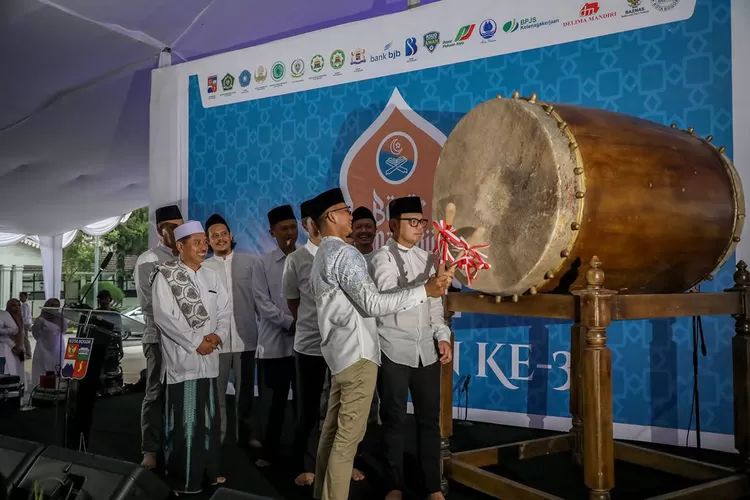 Wali Kota Bogor, Bima Arya saat hadiri memperingati Nuzulul Quran di di Plaza Balai Kota Bogor.