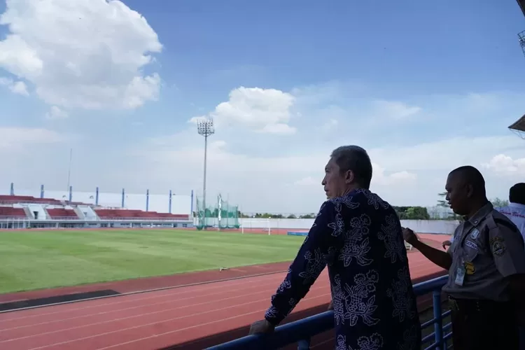 Wakil Wali Kota Bogor, Dedie A. Rachim saat memantau sarana olah raga.