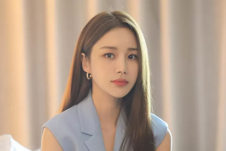 Artis Yoon Jin Yi (Soompi)