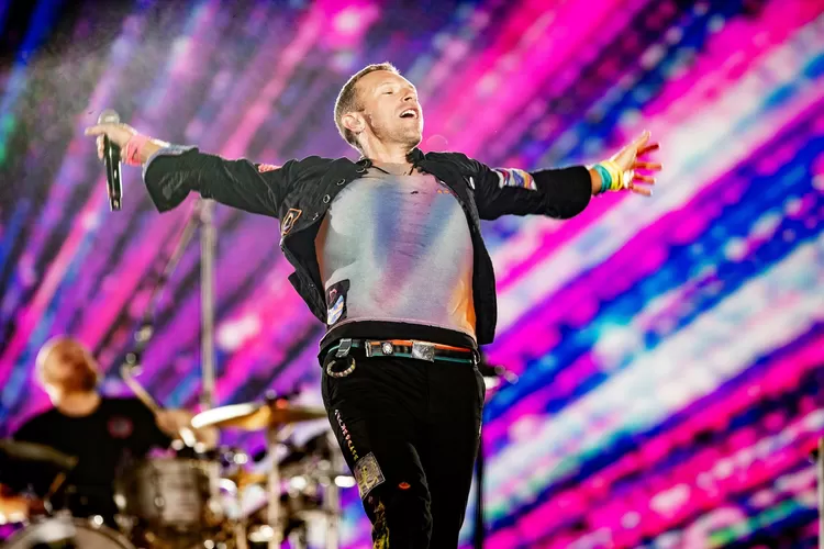 BUENOS AIRES, ARGENTINA - OCTOBER 25: Chris Martin of Coldplay performs during the first of ten shows as part of 'Music Of The Spheres World Tour' at Estadio Mas Monumental Antonio Vespucio Liberti on October 25, 2022 in Buenos Aires, Argentina. (Photo by Santiago Bluguermann/Getty Images) (Santiago Bluguermann)