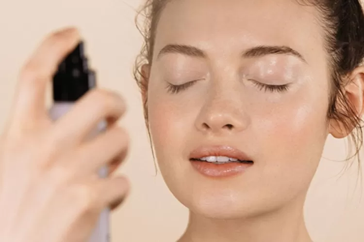 5 Tips Makeup Memakai Foundation yang Tahan Lama dan Anti Cakey! Pas Untuk Look di Idul Fitri 1444 H (Foto: Situs Beauty Haul)