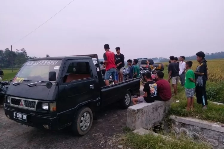 Polisi menggerebek lokasi balapan liar yang dilakukan remaja sambil menunggu waktu berbuka puasa.  (Edi Prayitno / kontributor Kendal)