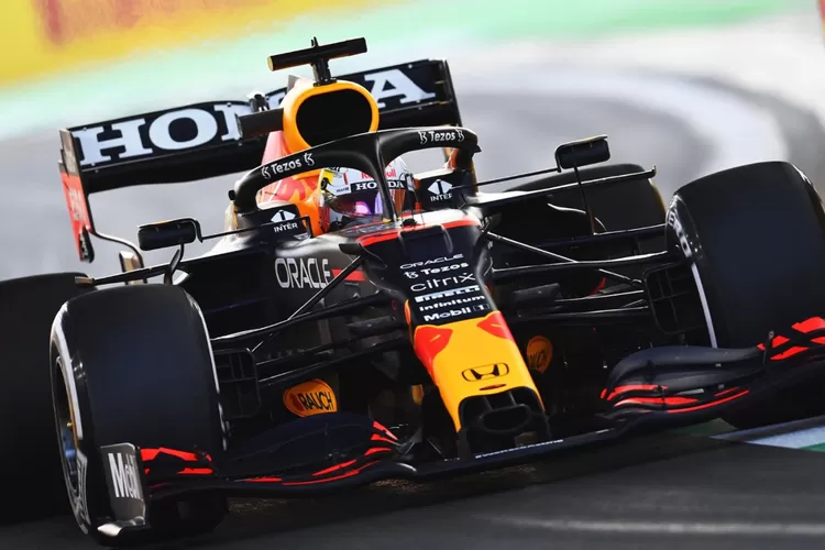 George Russel curiga Red Bull sengaja lakukan ini usai performa Max Verstappen di GP Australia. (Instagram @maxverstappen1)