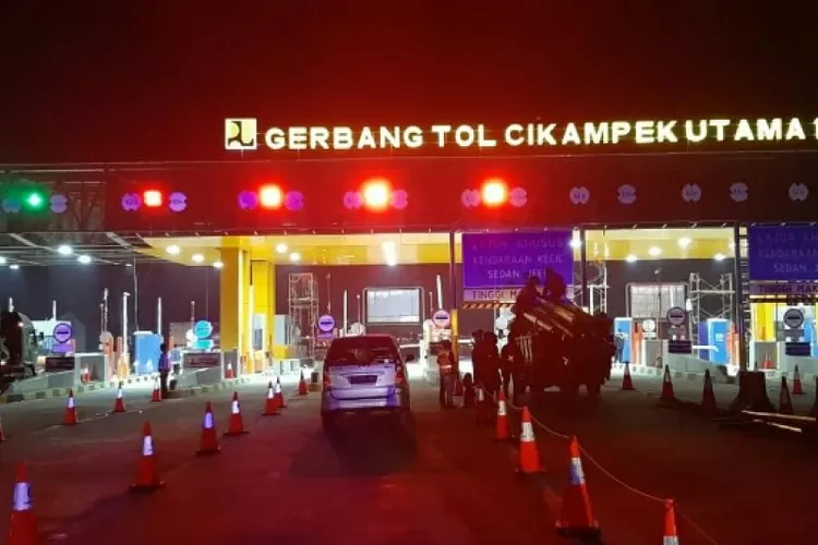 Gerbang Tol Cikampek Utama. PT Jasa Marga (Persero) Tbk akan memberlakukan diskon sebesar 20 persen untuk rute terjauh Jalan Tol Jakarta-Cikampek (Japek) saat mudik Lebaran 2023. 