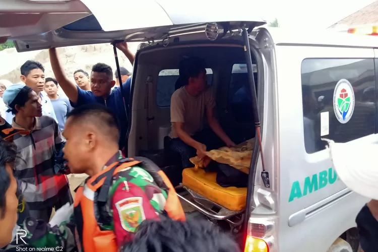 Salah satu diduga pelaku perjudian disungai pinang yang terjun ke sungai Ogan ditemukan tim sar dalam keadaan tewas (Detiksumsel.com)