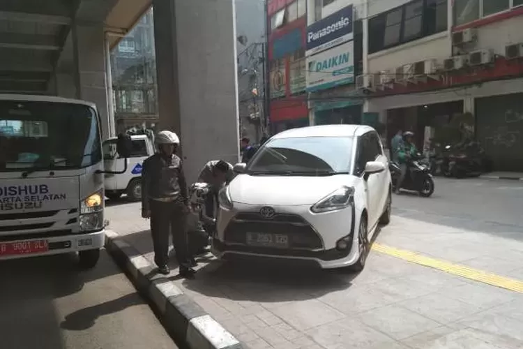 Penertiban parkir liar di bawah Stasiun Haji Nawi, Jakarta Selatan  (Istimewa)