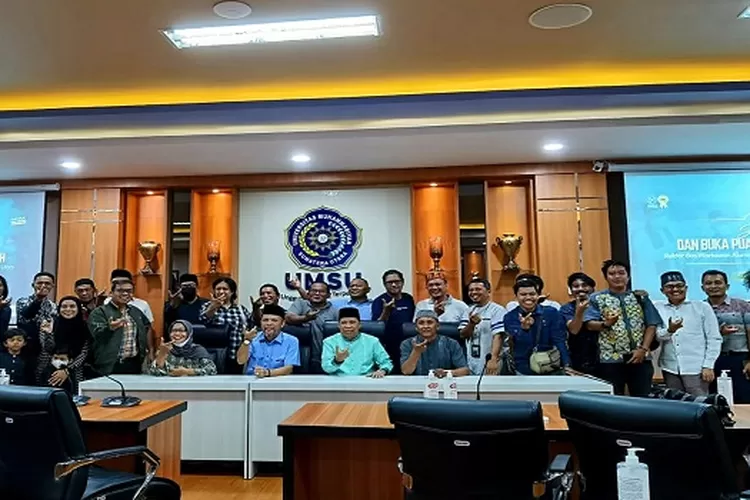 Jurnalis Alumni UMSU bersama Prof. Agussani (Realitasonline/ist)