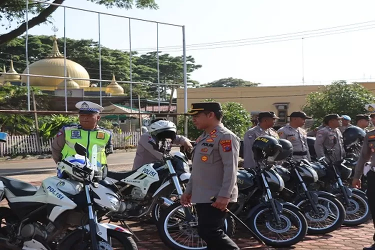 Kapolres Batubara Cek Ranmor Personil Persiapan Operasi Ketupat 2023 (Realitasonline/gus)