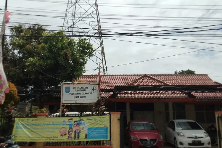 Gedung Puskesmas Cilangkap yang posisinya berada di dekat Sutet.