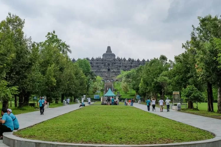 Menteri Pariwisata dan Ekonomi Kreatif Sandiaga Uno menghimbau pengelola tempat wisata tidak untuk menaikkan harga saat momen libur lebaran 2023.  (kemenparekraf.go.id)