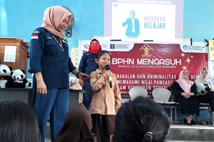 Penyuluhan Hukum BPHN Mengasuh oleh PBH Peradi Palembang di SDN 204 dan SDN 9 Palembang. (istimewa)