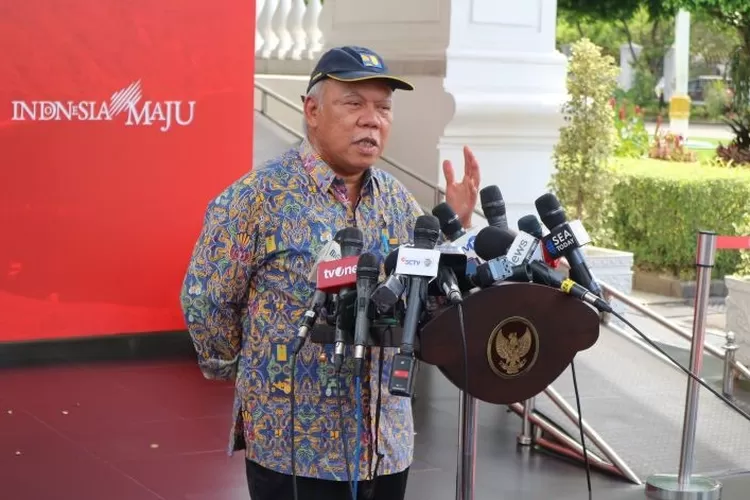 Menteri Pekerjaan Umum dan Perumahan Rakyat (Menteri PUPR) Basuki Hadimuljono memberikan keterangan di Kompleks Istana Kepresidenan, Jakarta, Rabu (12/4/2023).  (ANTARA/Desca Lidya Natalia. )