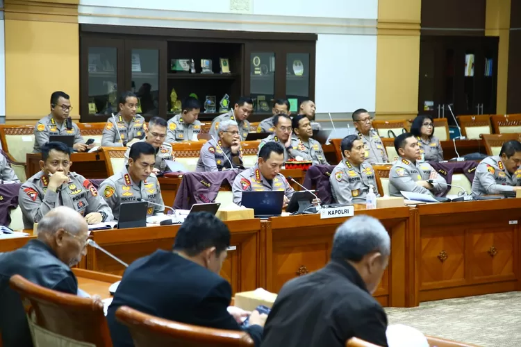 Kapolri Jenderal Listyo Sigit Raker bersama Komisi III DPR di Jakarta. (istimewa )