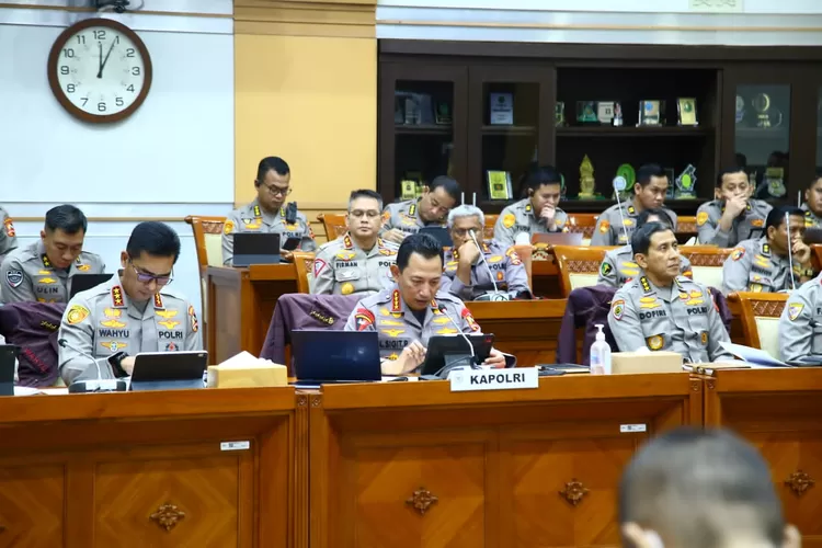 Kapolri Jenderal Pol Listyo Sigit saat rapat kerja bersama Komisi III DPR RI di Kompleks Parlemen (istimewa )