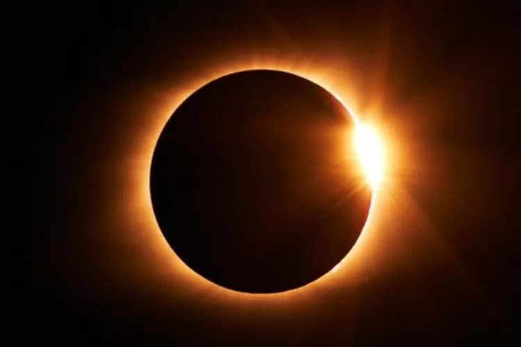 Gerhana Matahari Hibrida (lib)