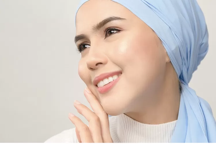 Ilustrasi tips makeup simpel agar wajah fresh seharian selama puasa. (tangkap layar beauty haul)