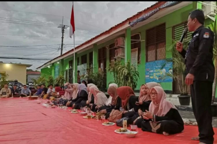 Partisipasi pemilih di Kota Depok, Jawa Barat, dalam Pemilu 2024 diproyeksikan 90 persen, PPK Sawangan sosialisasi ke kalangan muda. (G. Windarto)