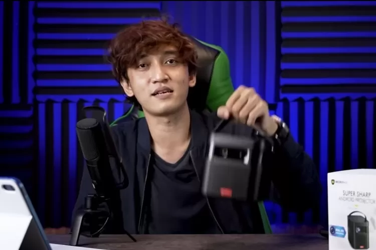 projector dari Micropack MPJ 02 (YouTube iTechLife)