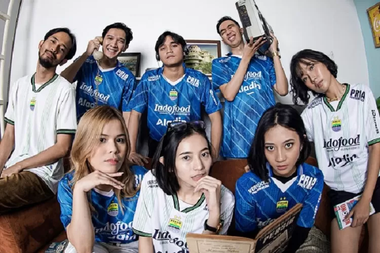 Persib Luncurkan Jersey Terbaru Terinspirasi Era 90-an, Begini ...