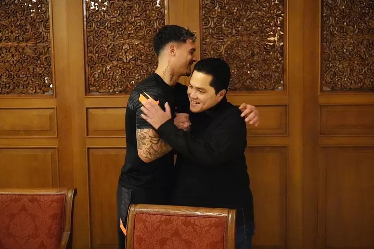 Shayne Patynnama bersama Erick Thohir (Sumber: PSSI)