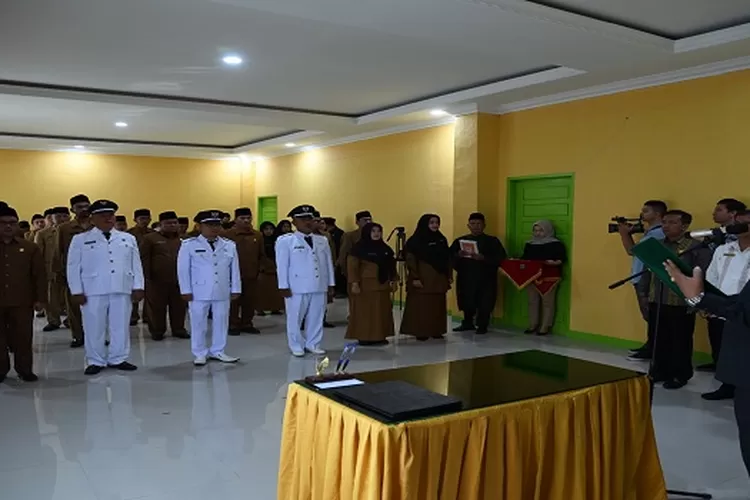 Wali Kota Padang Sidimpuan Lantik Jabatan Administrator (Realitasonline/ivan)