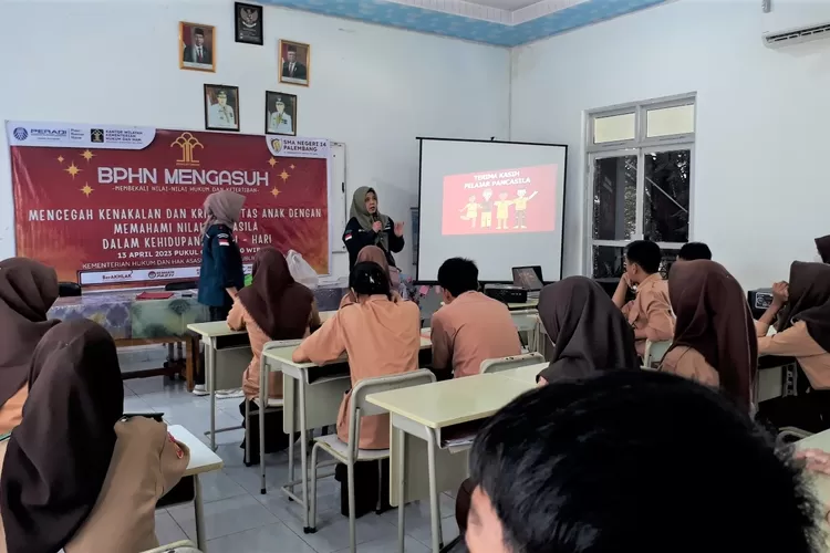 Penyuluhan hukum BPHN Mengasuh oleh PBH Peradi Palembang di SMAN 14 Palembang. (istimewa)