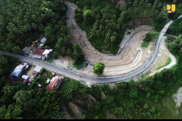 Kementerian Pekerjaan Umum dan Perumahan Rakyat (PUPR) melalui Direktorat Jenderal Bina Marga merehabilitasi dan merekonstruksi sejumlah ruas jalan dan jembatan di Sulawesi Tengah yang terdampak bencana gempa dan tsunami pada tahun 2018 lalu. 