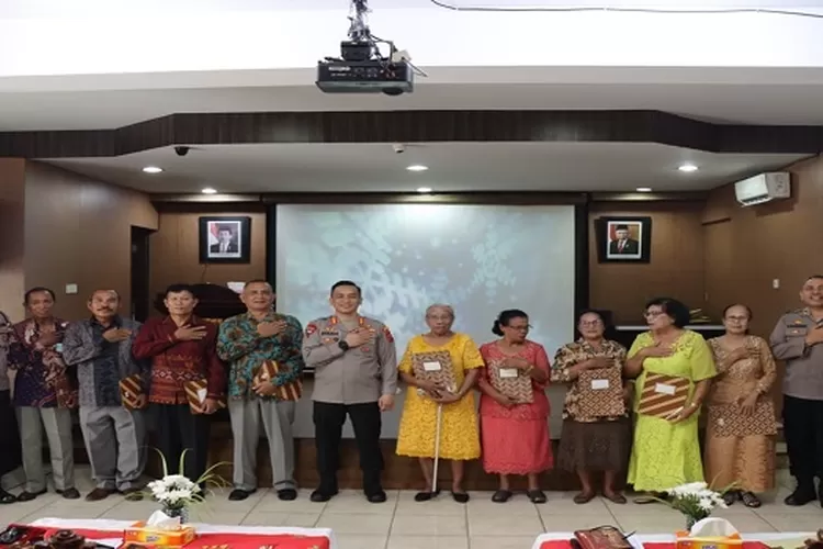 Keluarga Besar Polres Deli Serdang merayakan Hari Paskah. (Realitasonline/dok)