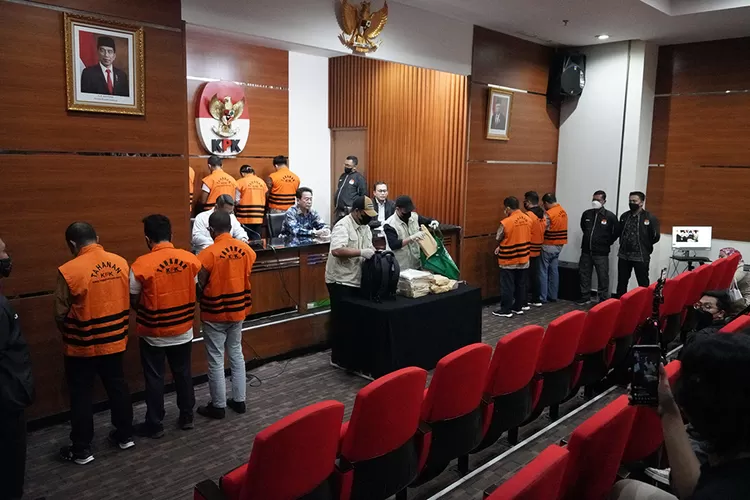 Komisi Pemberantasan Korupsi (KPK) melakukan kegiatan tangkap tangan dugaan Tindak Pidana Korupsi berupa penerimaan suap oleh Penyelenggara Negara di lingkungan Direktorat Jenderal Perkeretaapian Kementerian Perhubungan (kpk.go.id)