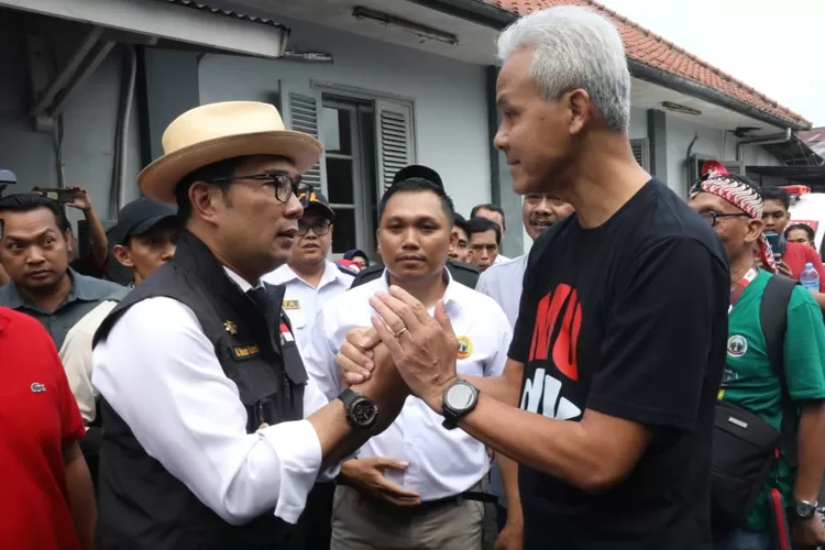 Gubernur Jawa Tengah, Ganjar Pranowo bersama Gubernur Jawa Barat, Ridwan Kamil.